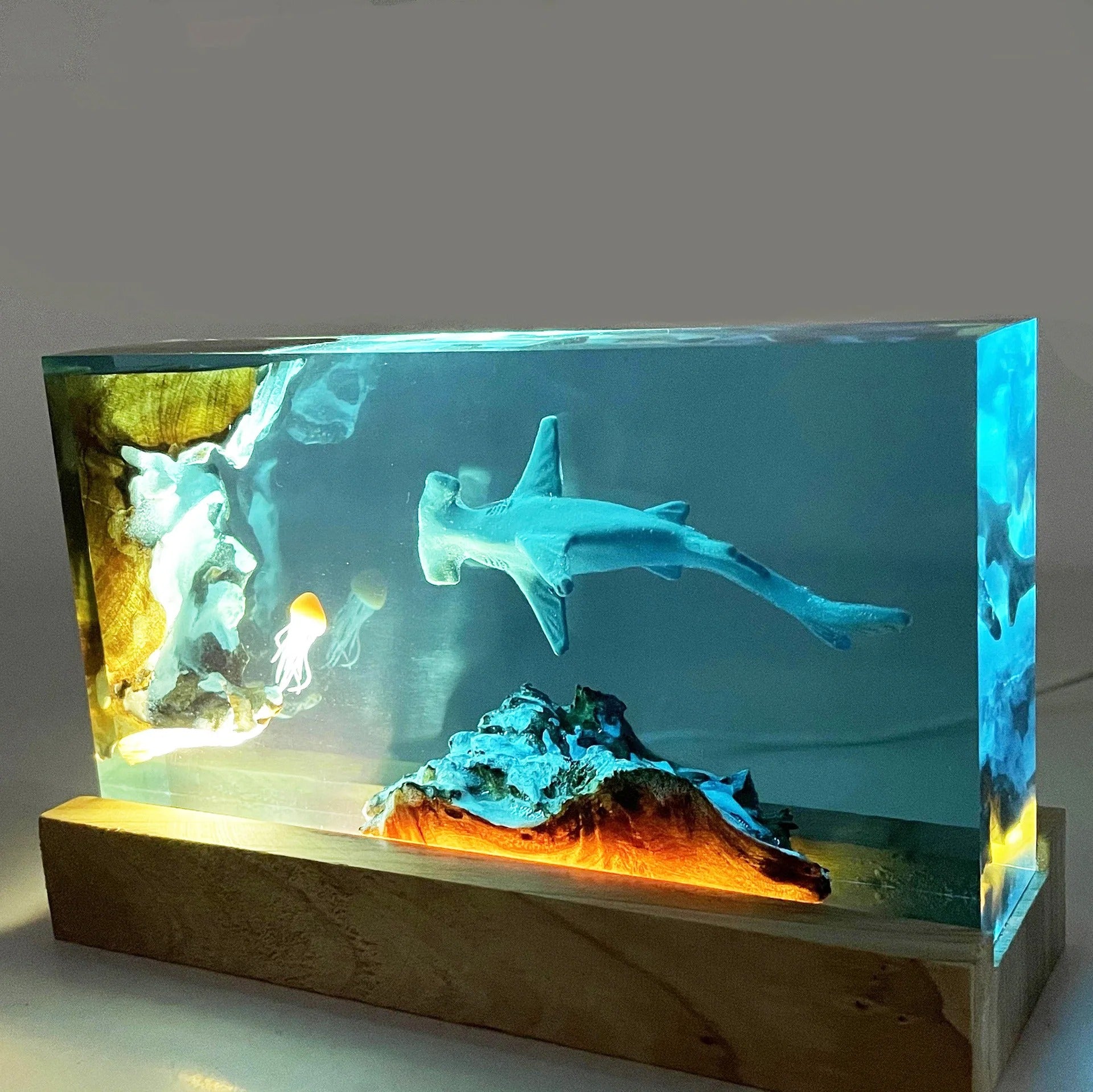 HammerGlow Reef – Shark Diver Resin Lamp