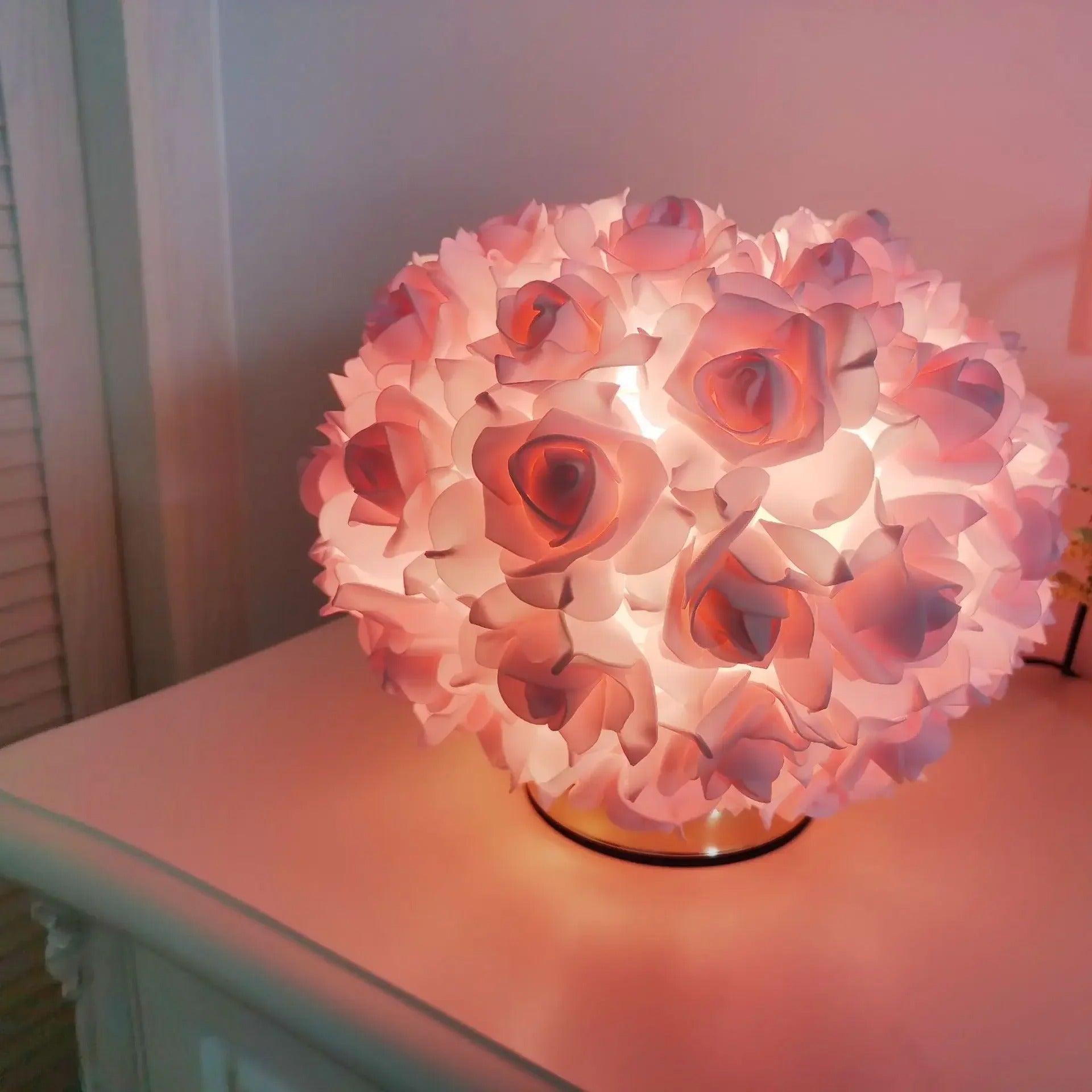 Roseraie Bloom Sphere Lamp